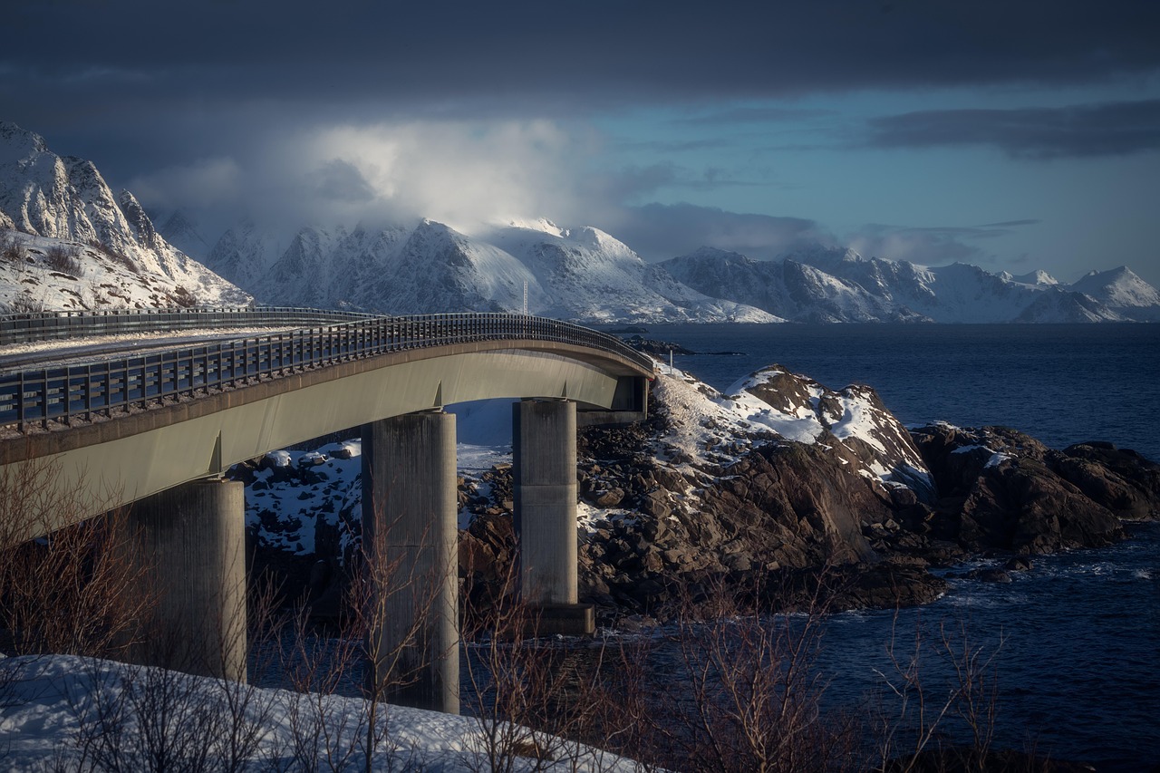 Les fjords norvégiens : itinéraire de 10 jours en van découvrez un road trip inoubliable à travers les fjords norvégiens, entre paysages spectaculaires, routes panoramiques et villages pittoresques. partez à l'aventure au cœur de la nature sauvage de la norvège.