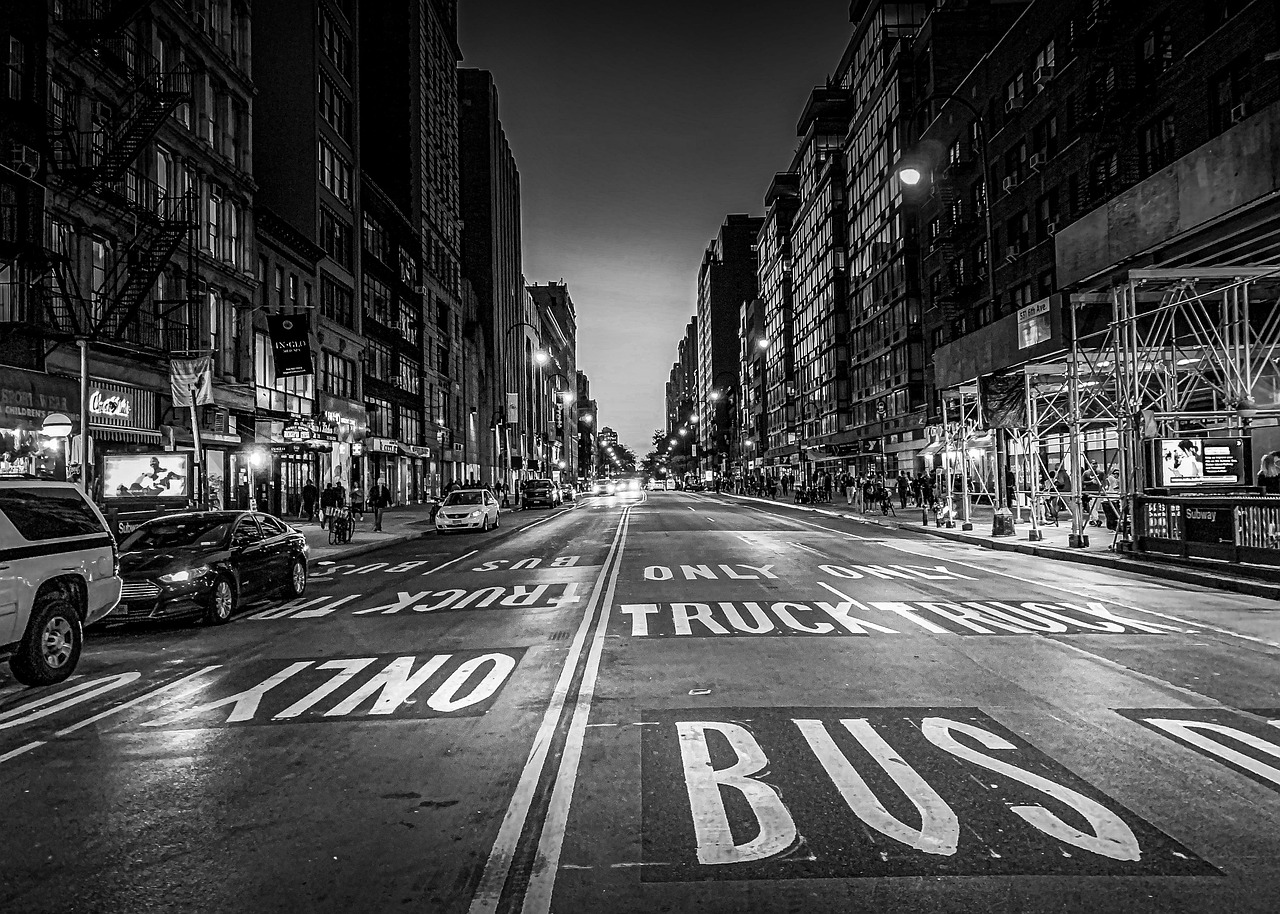 découvrez les quartiers emblématiques de new york, leur ambiance unique, leurs attractions incontournables et conseils pour explorer la ville qui ne dort jamais.