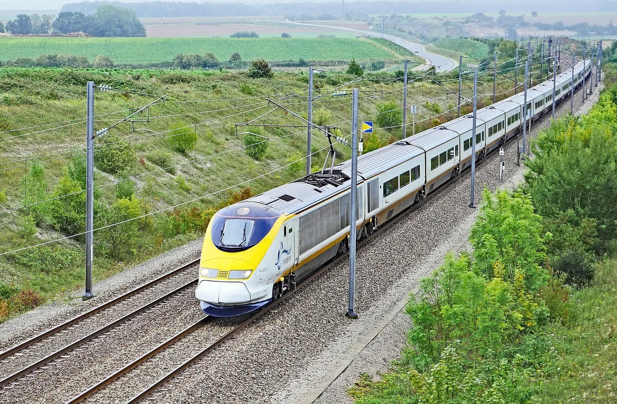 Existe-t-il un train rapide reliant Paris à Copenhague ?